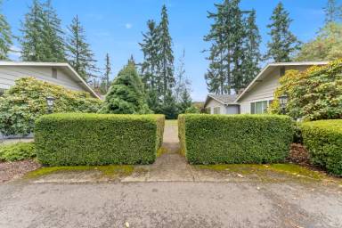 Main picture of 3407 NE Oaks Ln