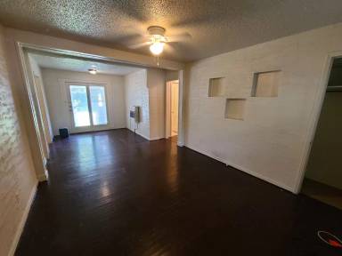 Main picture of 2473 NW 40th St