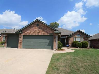 Main picture of 504 Madeline Ln