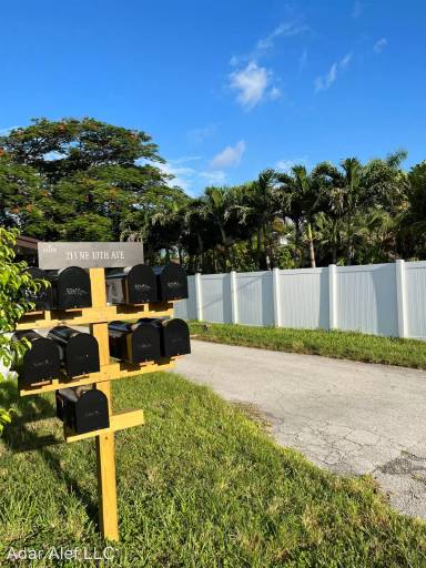 Main picture of 212 NE 8th Ave & 215 NE 10th Ave Apartments