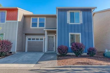 Main picture of 8200 NE 20th St
