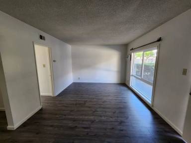 Main picture of 411 N Bush St