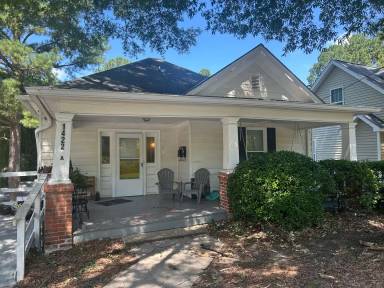 Main picture of 1422 James St