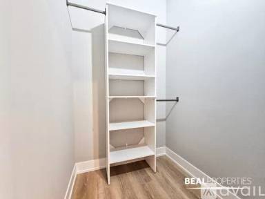 Main picture of 428-438 W Belden Ave