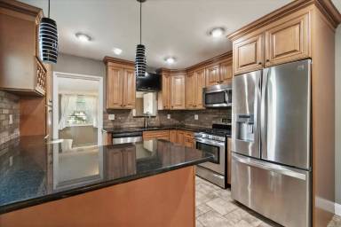 Main picture of 40 Central Ave