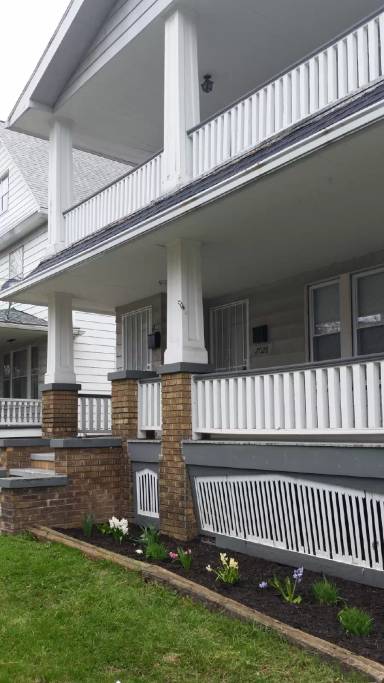 Main picture of 2004 Mayview Ave
