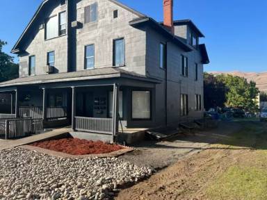 Main picture of 325 1st Ave