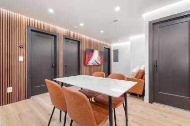 Main picture of 2520 Regent St