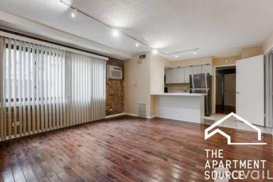 Main picture of 715 W Diversey Pkwy