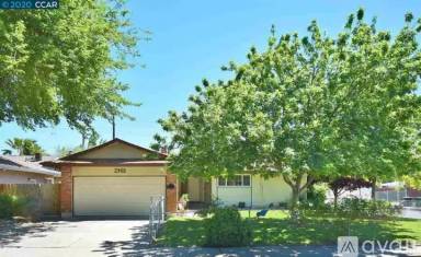 Main picture of 2940 Cabrillo Dr