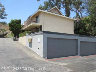 Main picture of 2437 Daphne Pl