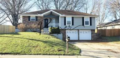 Main picture of 1100 NW Oakridge Dr