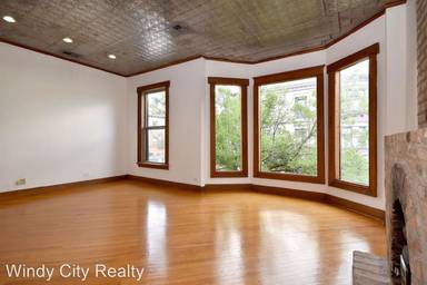 Main picture of 3322 N Halsted St