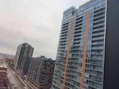 Main picture of 105 W Madison St