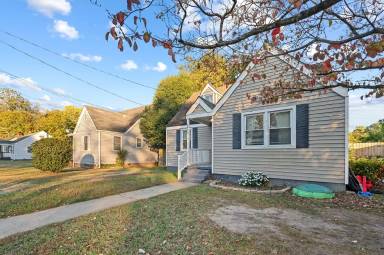 Main picture of 2640 Somme Ave
