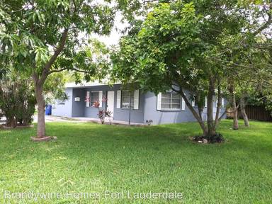 Main picture of 401 NW 17th Place Ext