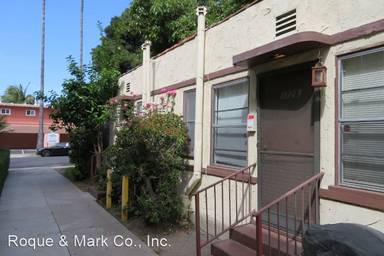 Main picture of 1730 1/2 Granville Ave