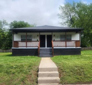 Main picture of 924 N Broadway Ave