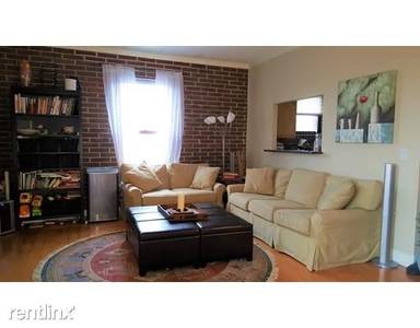 Main picture of 1856 Beacon St
