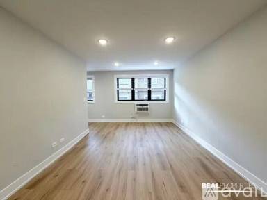 Main picture of 530 W Aldine Ave