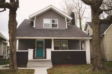 Main picture of 3837 N Kenwood Ave