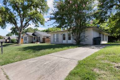 Main picture of 317 S Loving Ave