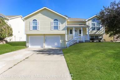 Main picture of 15907 Megan St