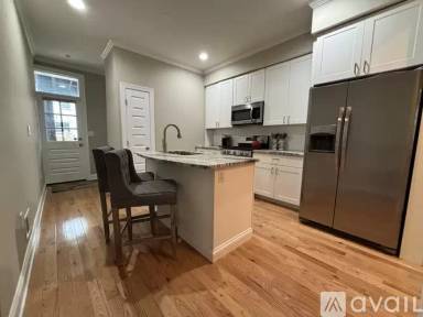 Main picture of 143 N Kenwood Ave