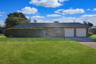 Main picture of 219 Taylors Dr