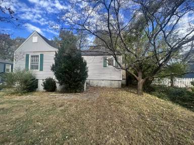 Main picture of 228 Washington Rd