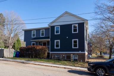 Main picture of 701 S Main St