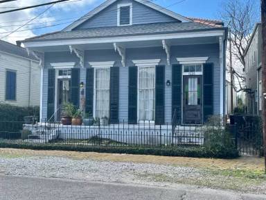 Main picture of 1026 Lyons St