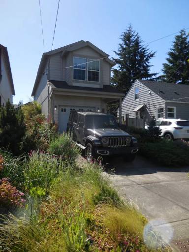 Main picture of 3347 NE 75th Ave