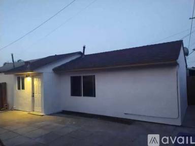 Main picture of 2470 1/2 Iowa Ave
