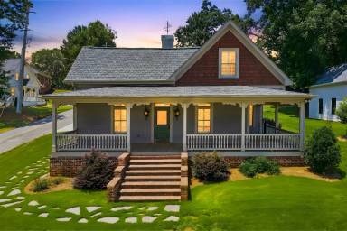 Main picture of 185 W Moreno St
