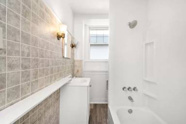 Main picture of 1646 Longmore Ave