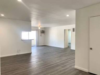 Main picture of 8555 Saturn St