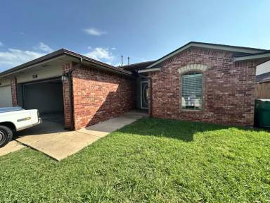Main picture of 2614 Silvertree Dr