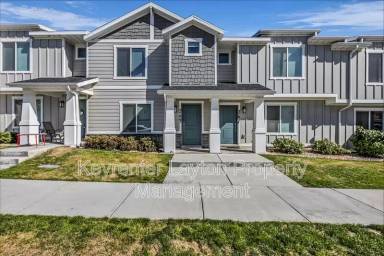 Main picture of 2786 N Airmen Ave