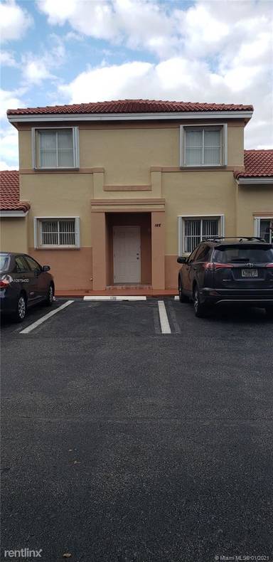 Main picture of Villas At Bristol Park Co