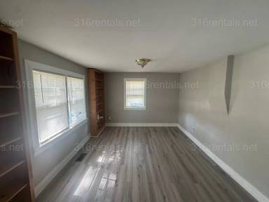 Main picture of 421 Old Main St