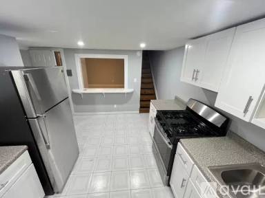 Main picture of 300 Hewes St