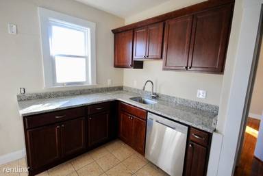 Main picture of 139 Cottage St