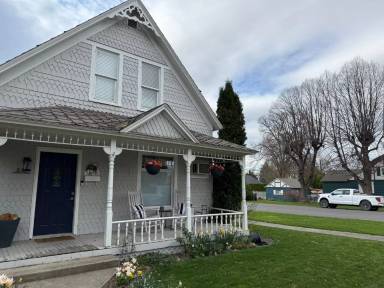 Main picture of 801 Guernsey St