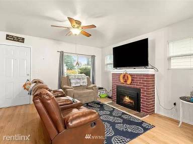 Main picture of 910 S Tower Ave