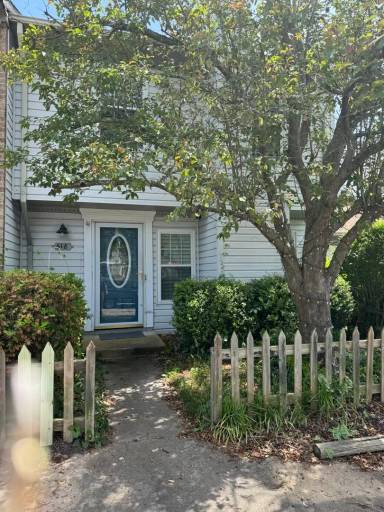 Main picture of 618 Cedar Springs Ct
