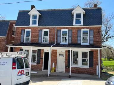 Main picture of 30 N Lee St