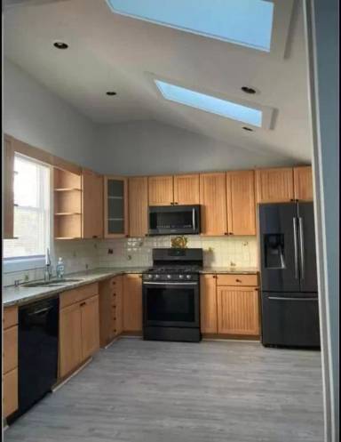 Main picture of 586 Broad St