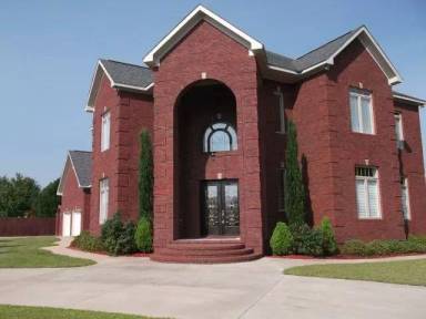 Main picture of 85 Oak Lake Dr