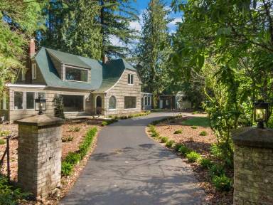 Main picture of 18208 40th Ave NE
